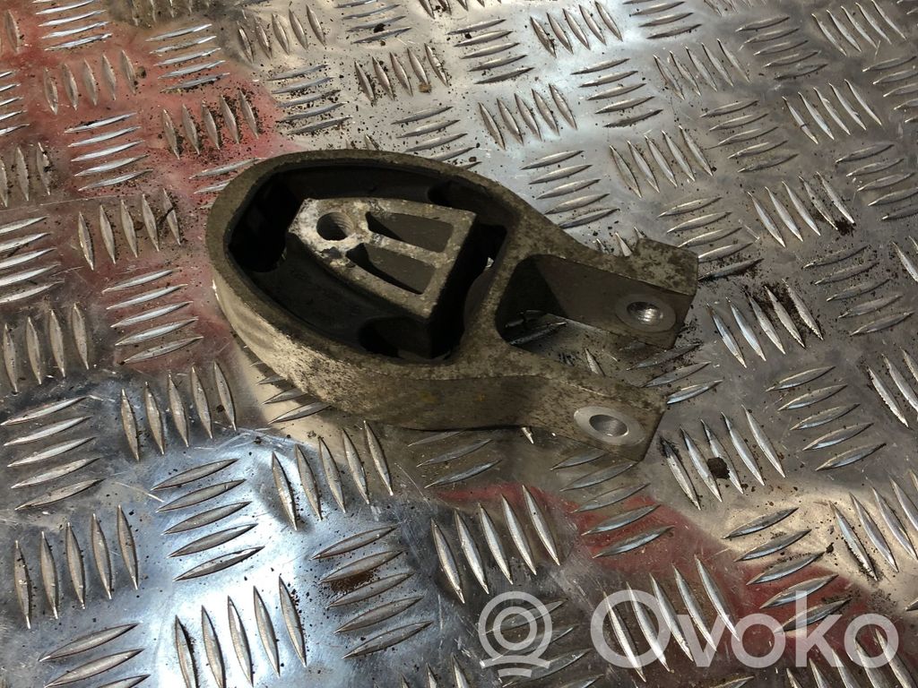 Volvo V70 Engine mount bracket 