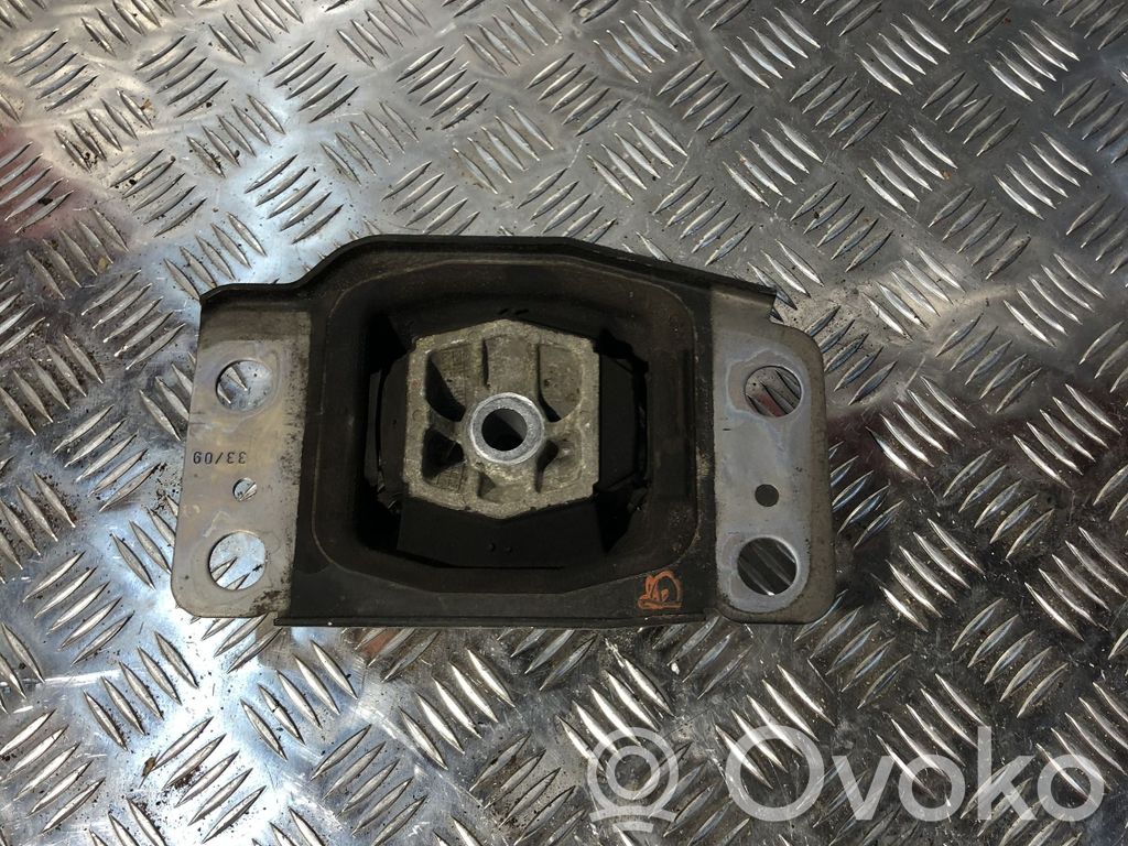 Volvo V70 Engine mount bracket 