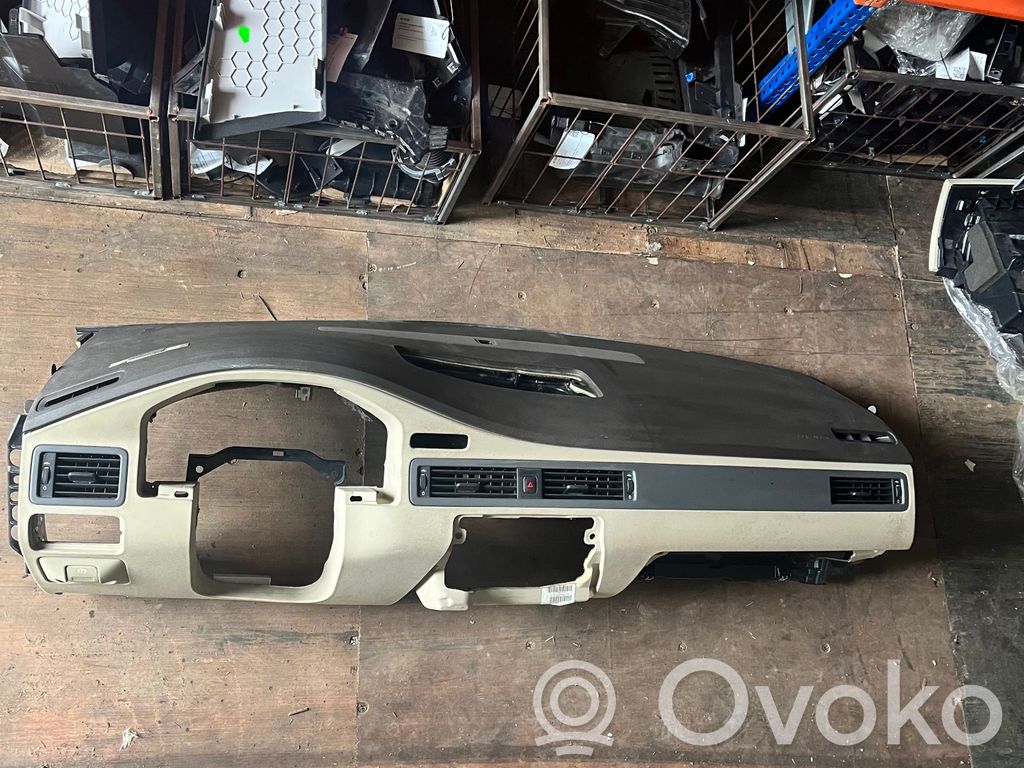 Volvo V70 Panelė 