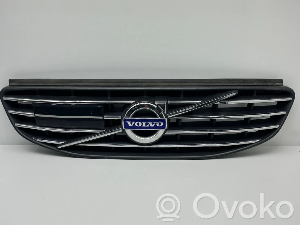 Volvo XC60 Etupuskurin ylempi jäähdytinsäleikkö 