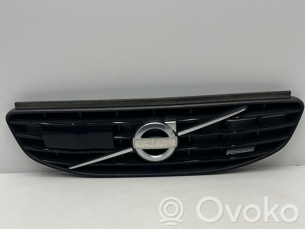Volvo XC60 Etupuskurin ylempi jäähdytinsäleikkö 