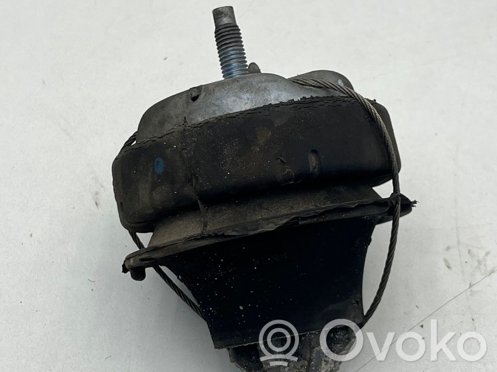 Volvo V70 Engine mount bracket 