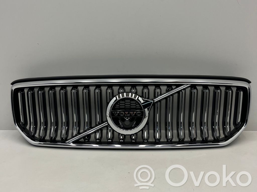 Volvo XC40 Rejilla superior del radiador del parachoques delantero 