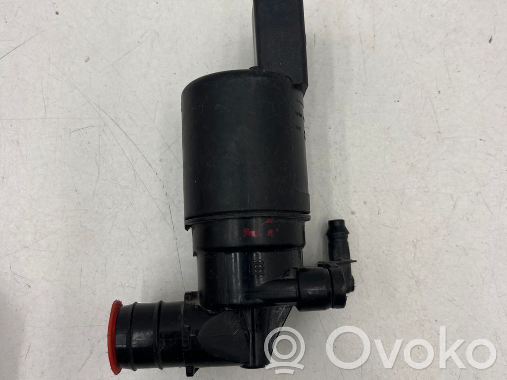 Volvo XC60 Windscreen/windshield washer pump 