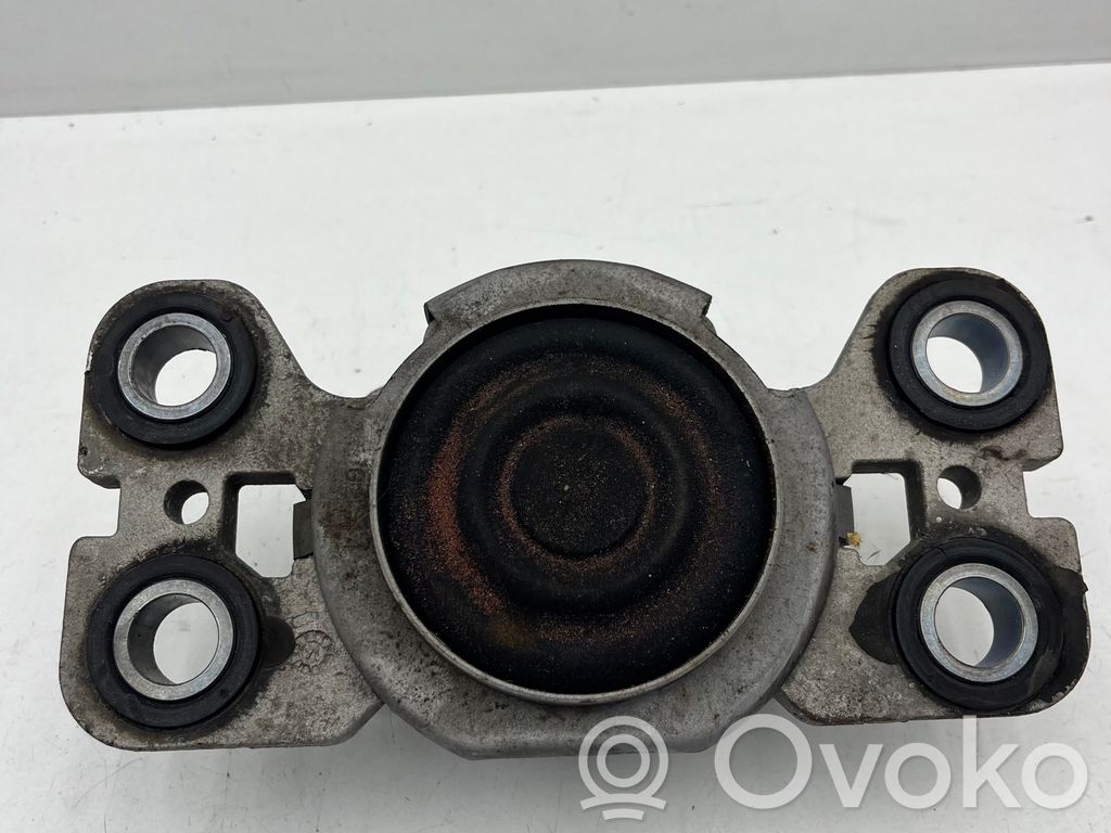 Volvo V60 Engine mount bracket 