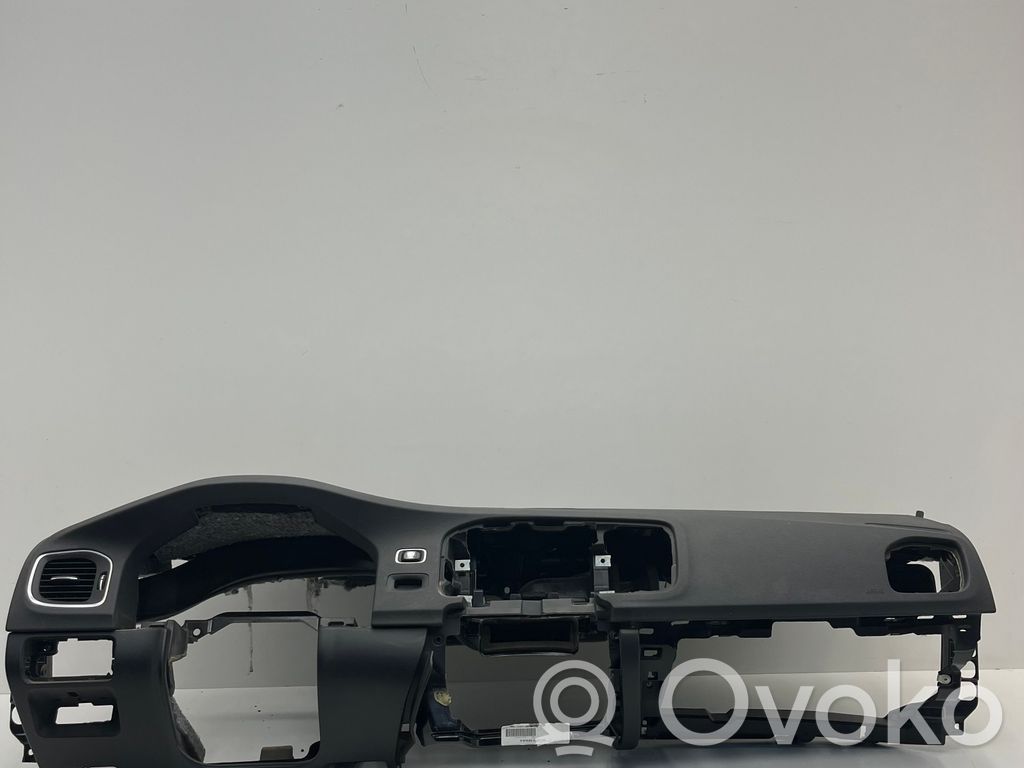 Volvo V60 Panelė 