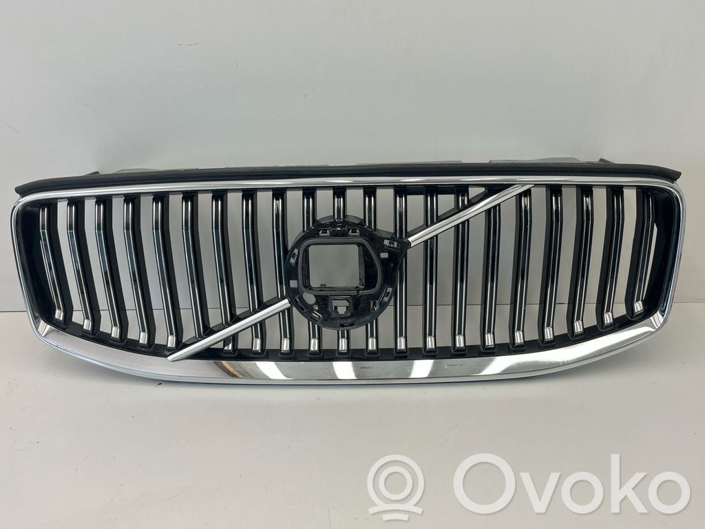 Volvo XC60 Etupuskurin ylempi jäähdytinsäleikkö 