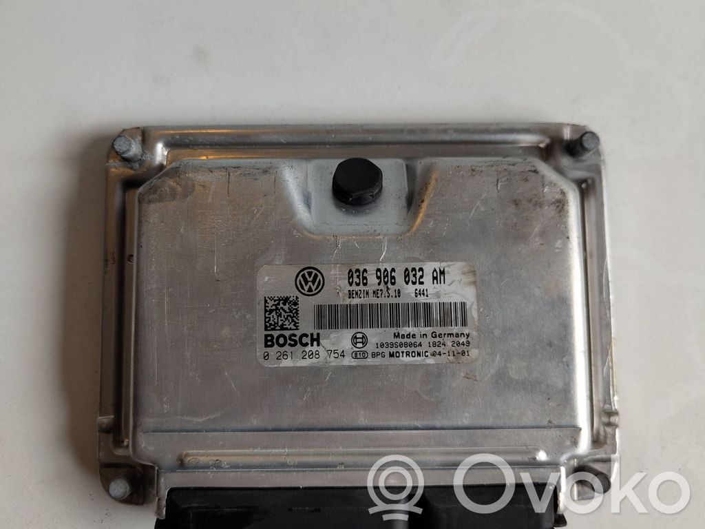 Volkswagen Golf V Engine control unit/module 