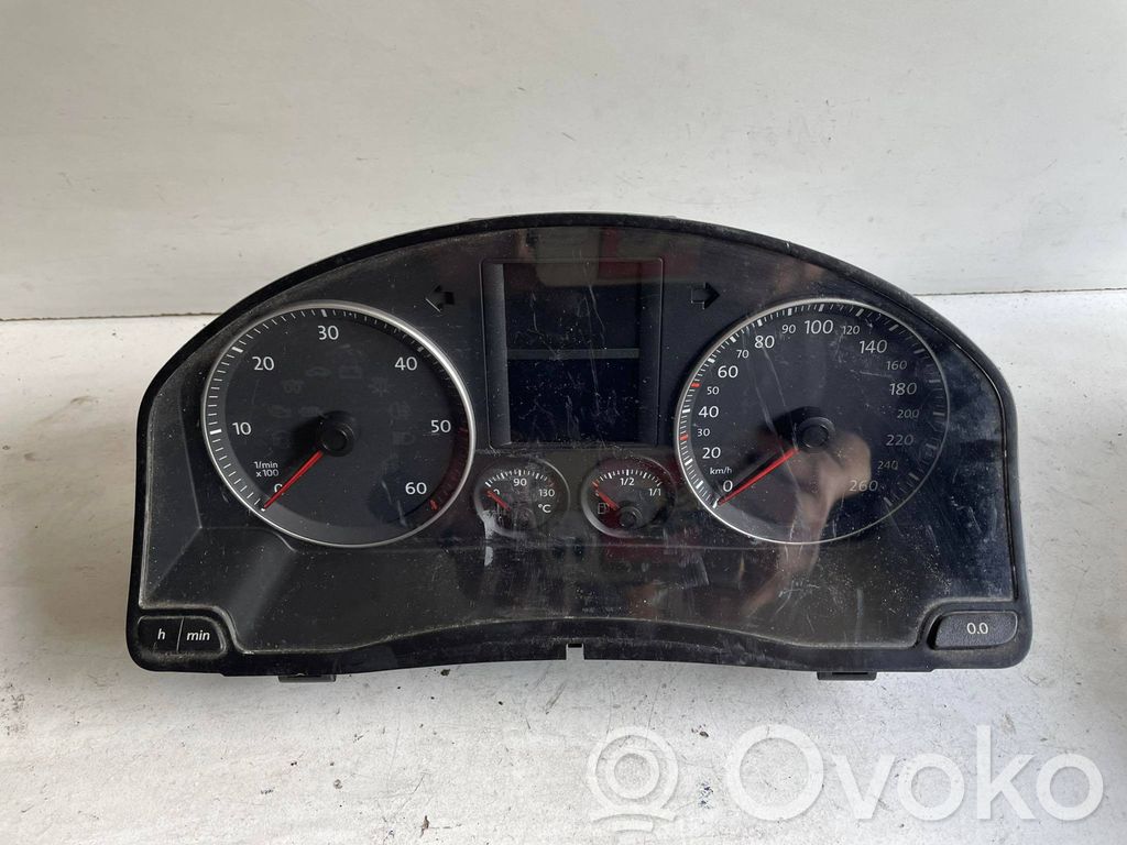 Volkswagen Golf V Vitezometru (grup de instrumente) 