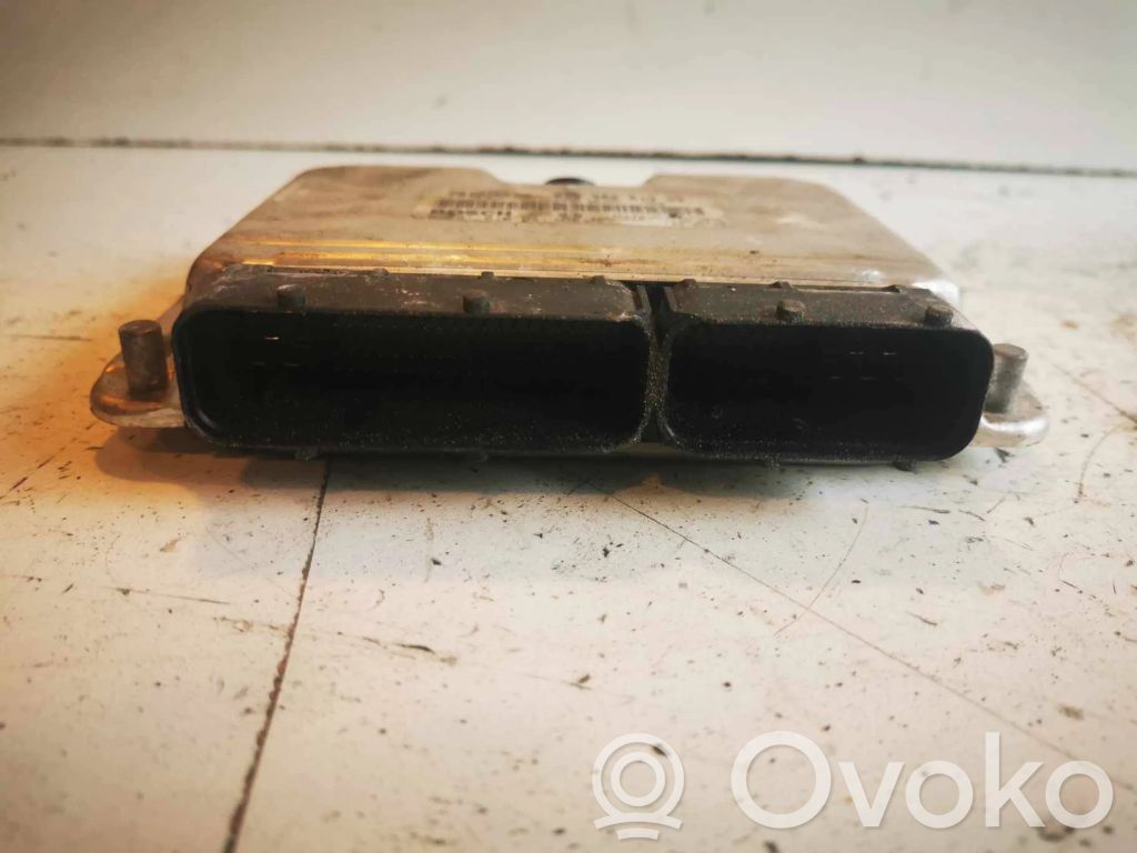 Volkswagen PASSAT B7 Sterownik / Moduł ECU 