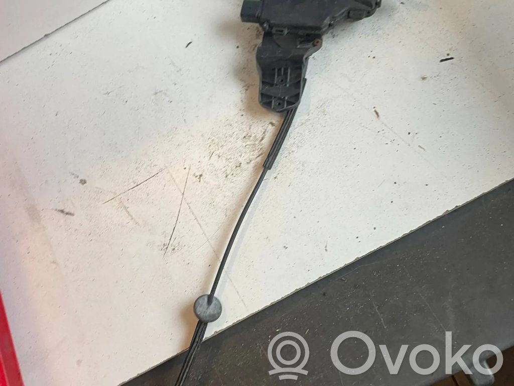 Volkswagen PASSAT B5.5 Zamek drzwi przednich 