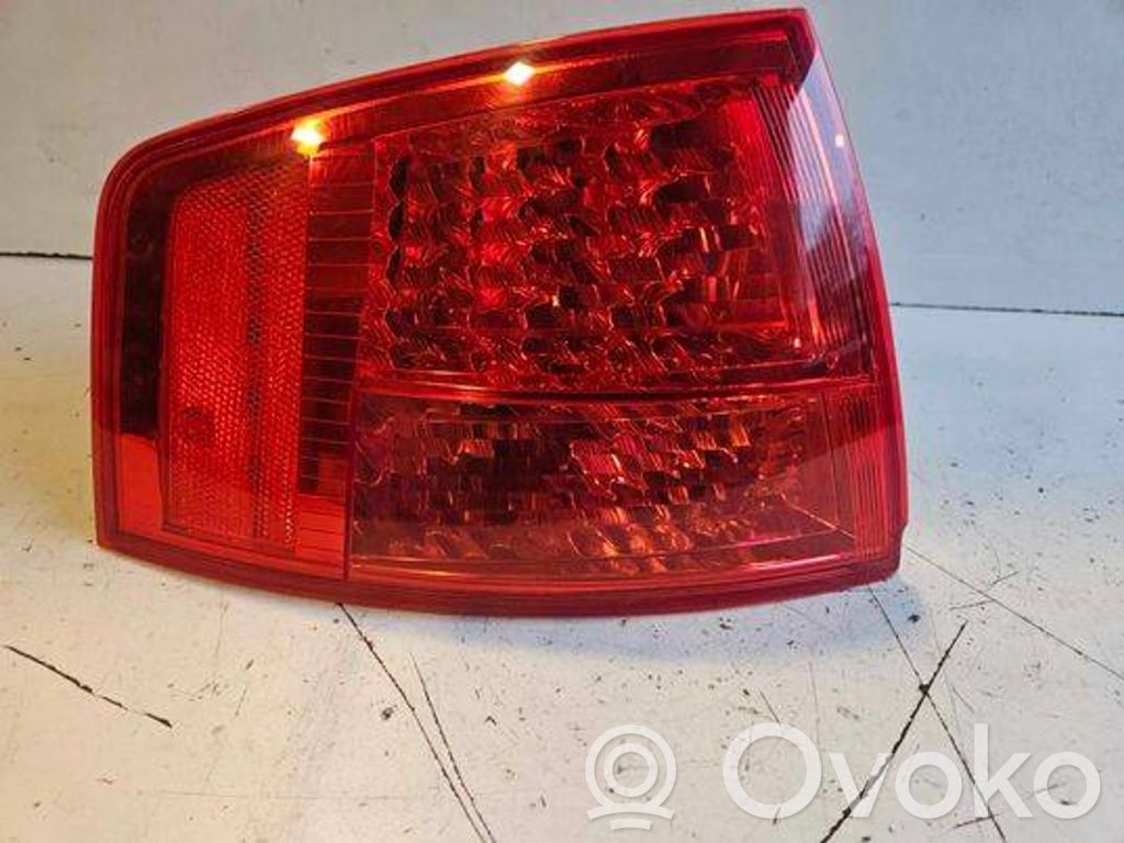 Audi A8 S8 D3 4E Galinis žibintas kėbule 