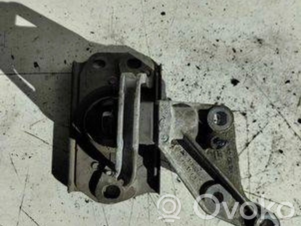 Opel Vivaro Engine mount bracket 