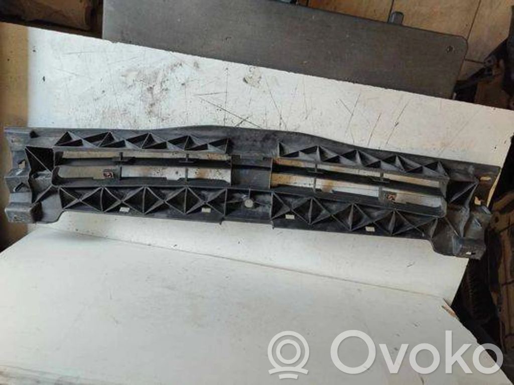Opel Vivaro Uchwyt / Mocowanie zderzaka przedniego 