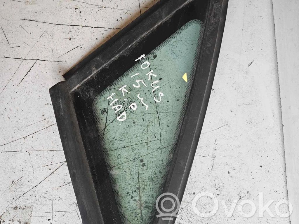 Ford Focus Front triangle window/glass 