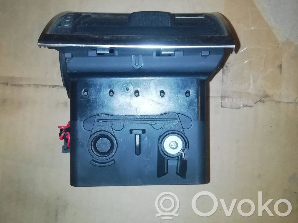 Audi A8 S8 D3 4E Centrinės oro grotelės 