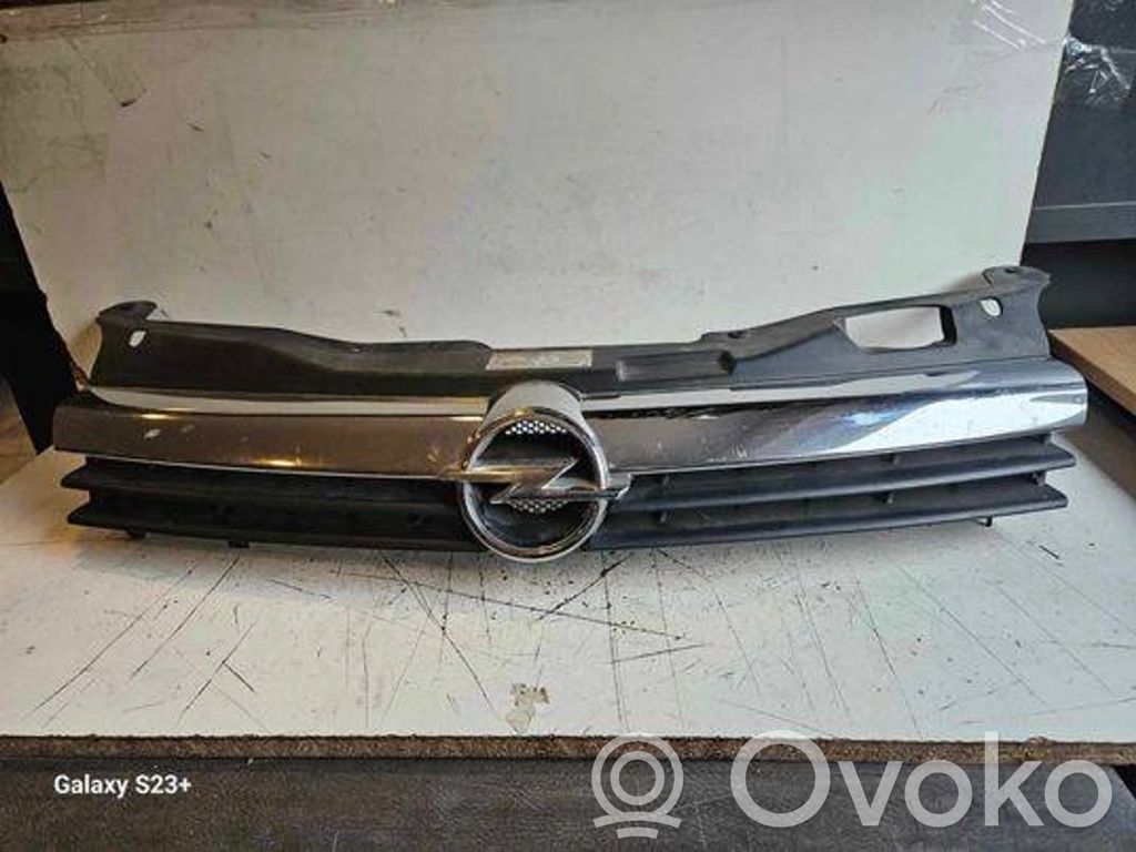 Opel Astra H Maskownica / Grill / Atrapa górna chłodnicy 