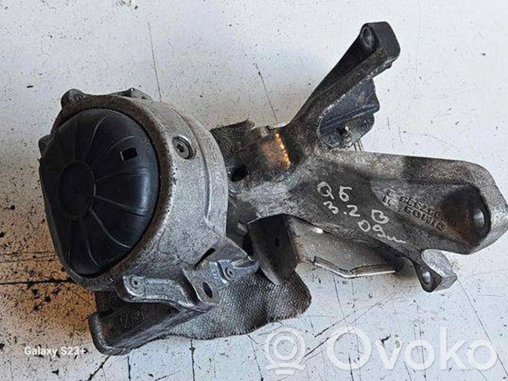 Audi Q5 SQ5 8R Engine mounting bracket 