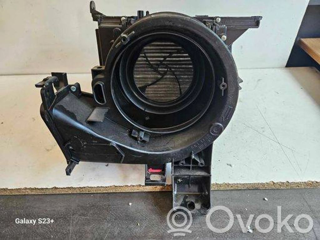 Toyota Yaris Salona gaisa mezgla plastmasas korpuss 