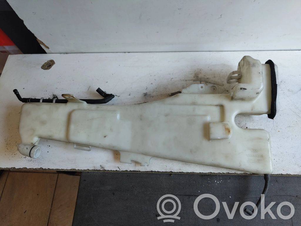 Honda CR-V Windshield washer fluid reservoir/tank 
