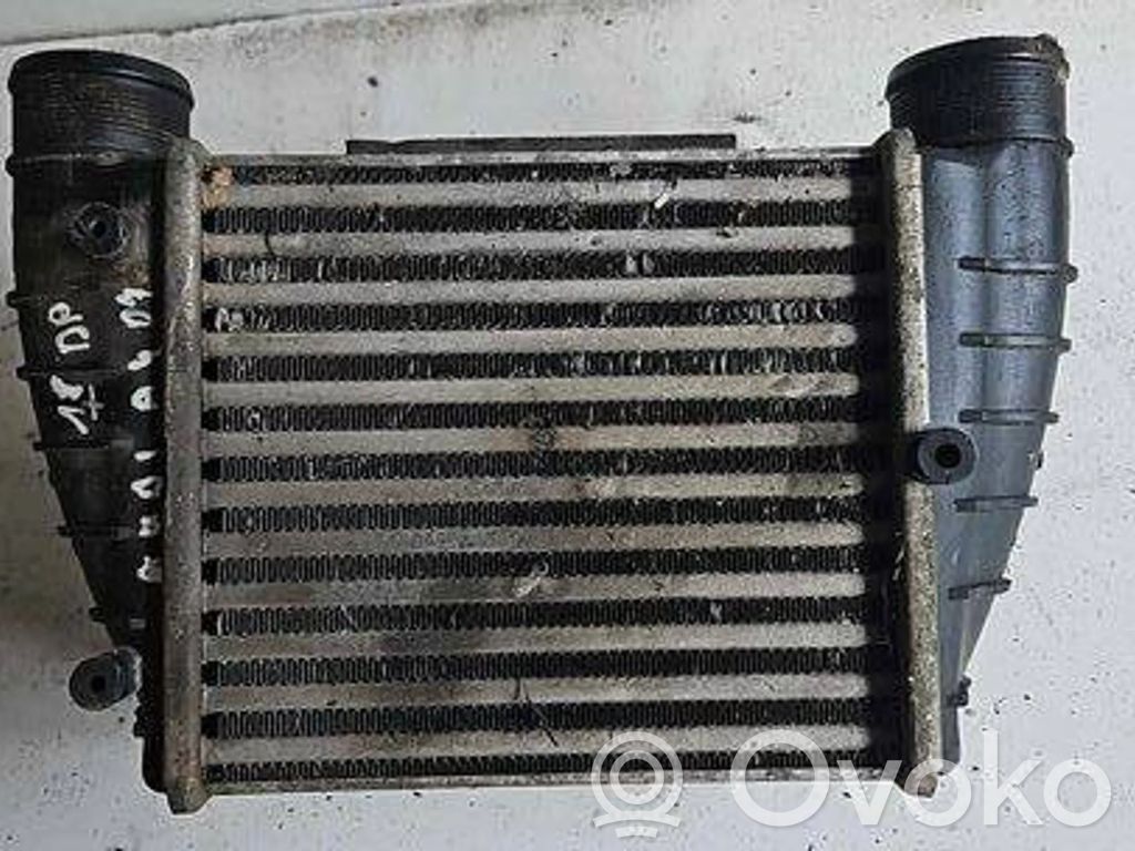 Audi A4 S4 B7 8E 8H Interkūlerio radiatorius 