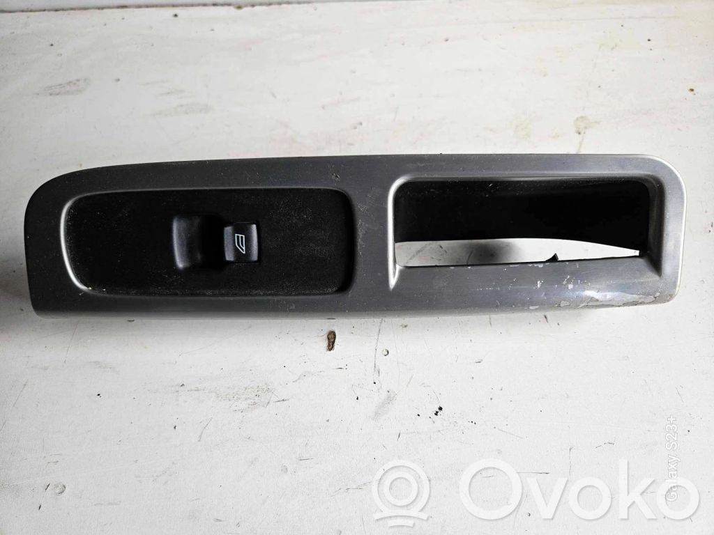 Volvo V50 Front door window switch trim 