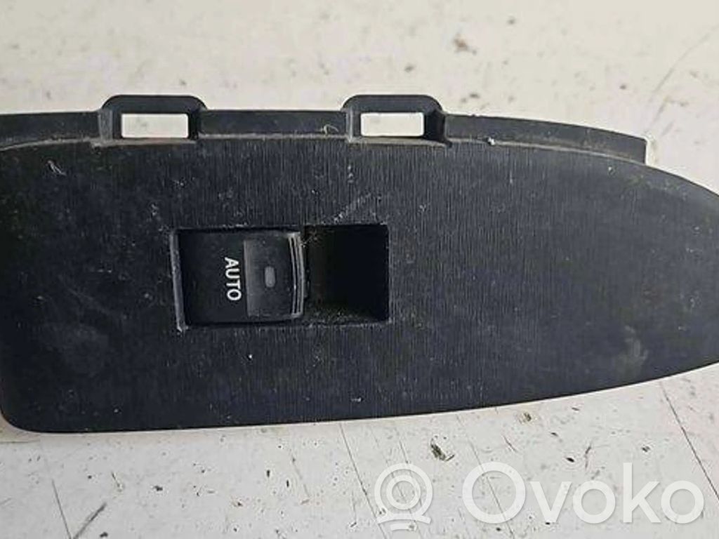 Toyota Prius (XW30) Przyciski szyb 