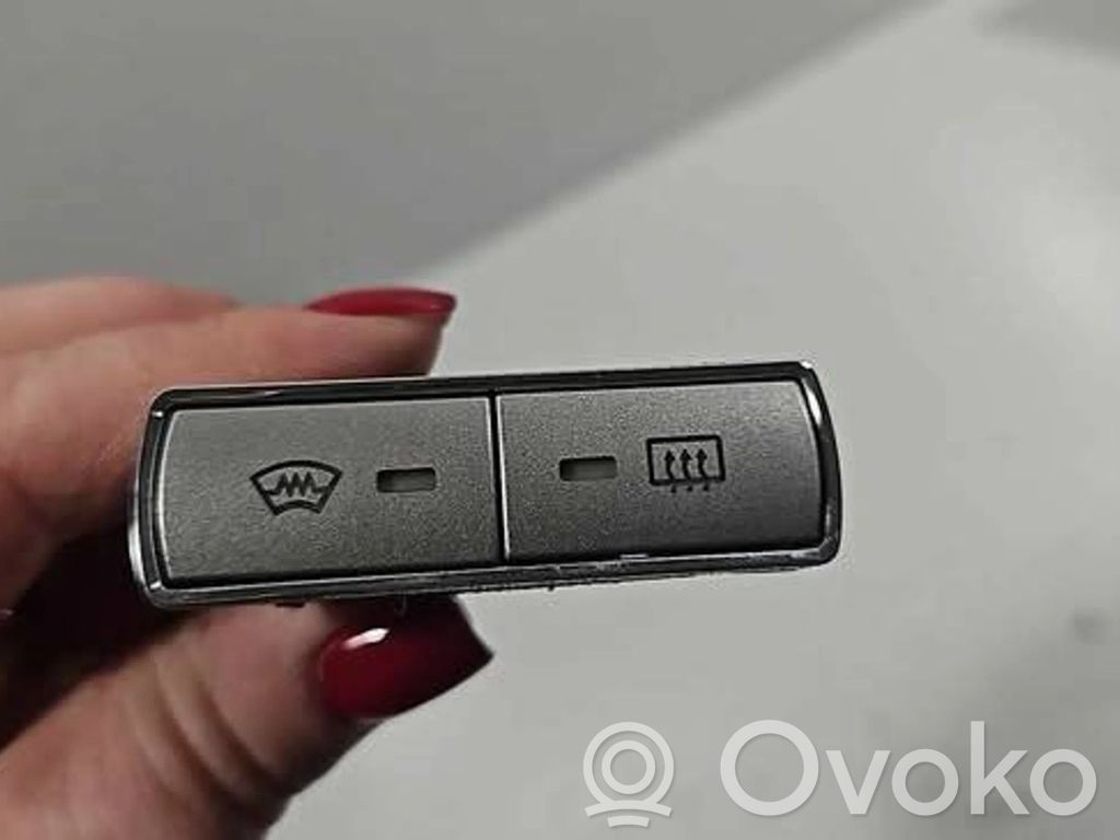 Przycisk / Przełącznik ogrzewania szyby przedniej / czołowej   18K574AC,14032008,4M2T