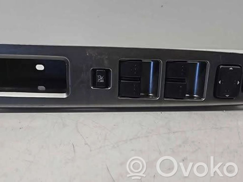 Mazda 5 Front door window switch trim 