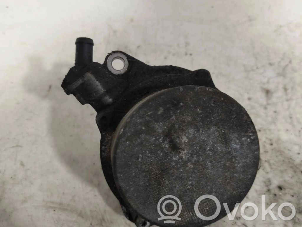 BMW 5 E60 E61 Vacuum pump 