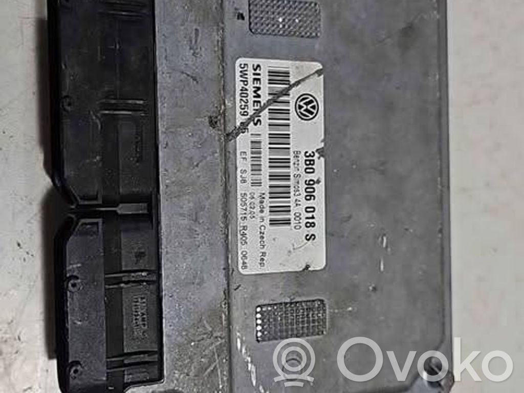 Volkswagen PASSAT B5 Engine control unit/module 