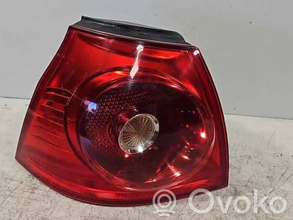 Volkswagen Golf V Aizmugurējais lukturis virsbūvē 