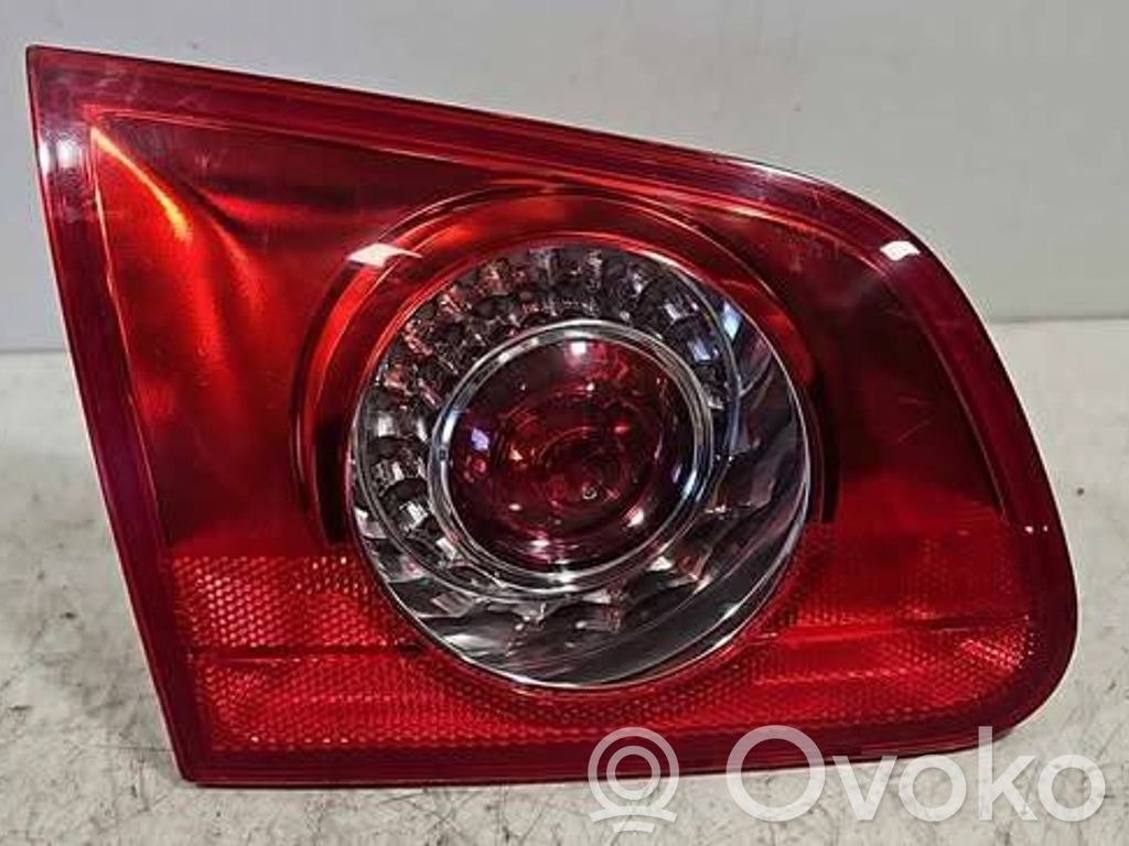 Volkswagen PASSAT B6 Lampy tylnej klapy bagażnika 