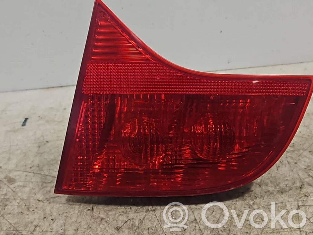 Audi A4 S4 B7 8E 8H Lampy tylnej klapy bagażnika 
