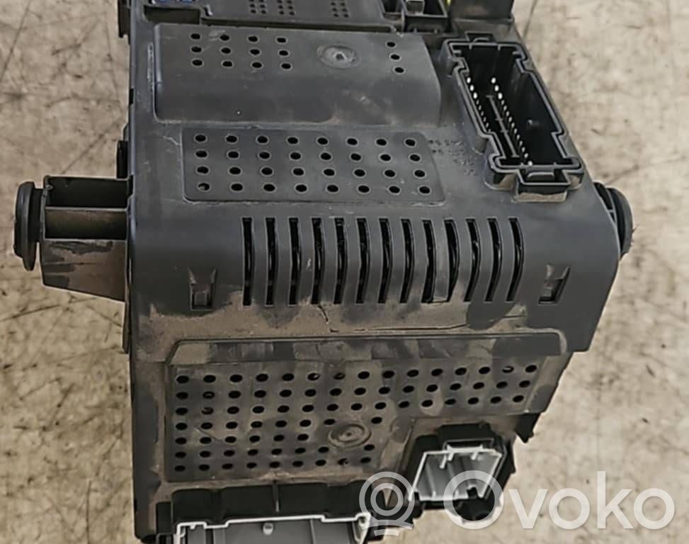 Volvo XC90 Fuse module 