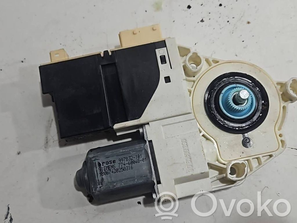 Silnik regulatora szyby drzwi przednich   9681587280,964785100,981005101