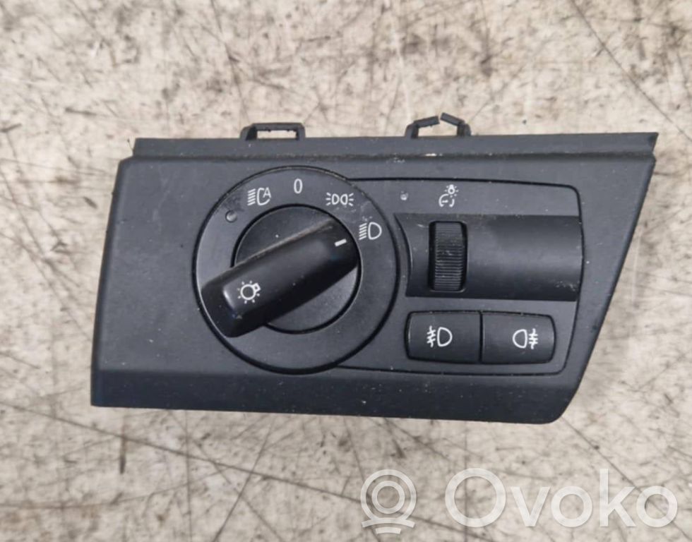 Light switch   3420276