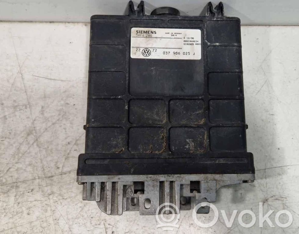 Volkswagen Golf III Engine control unit/module 