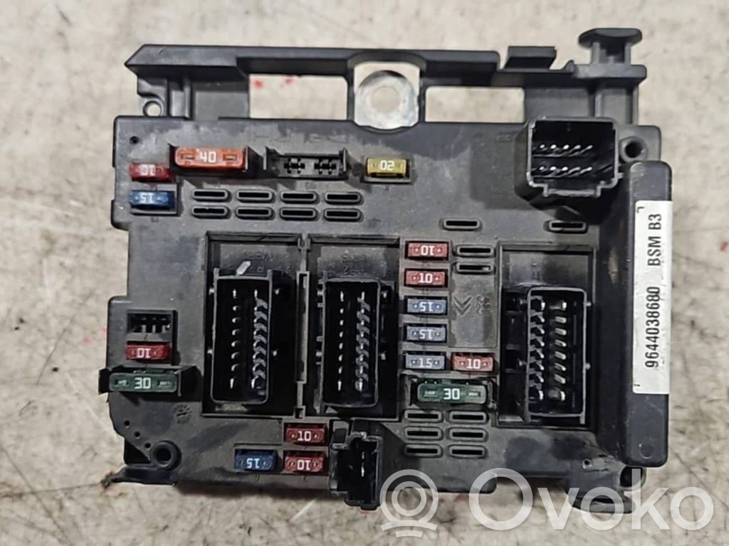 Peugeot 307 Fuse module 
