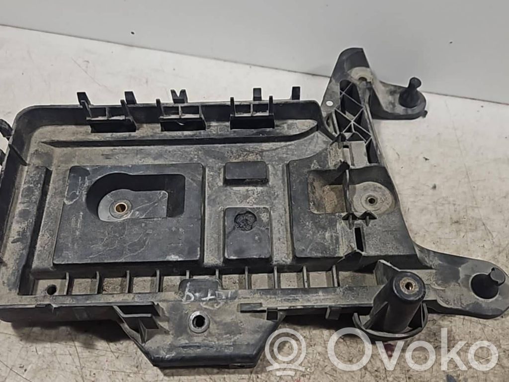 Volkswagen Golf VI Bandeja para la batería 