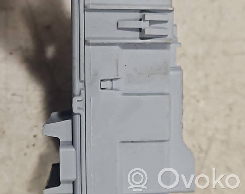 Opel Combo D Fuse module 