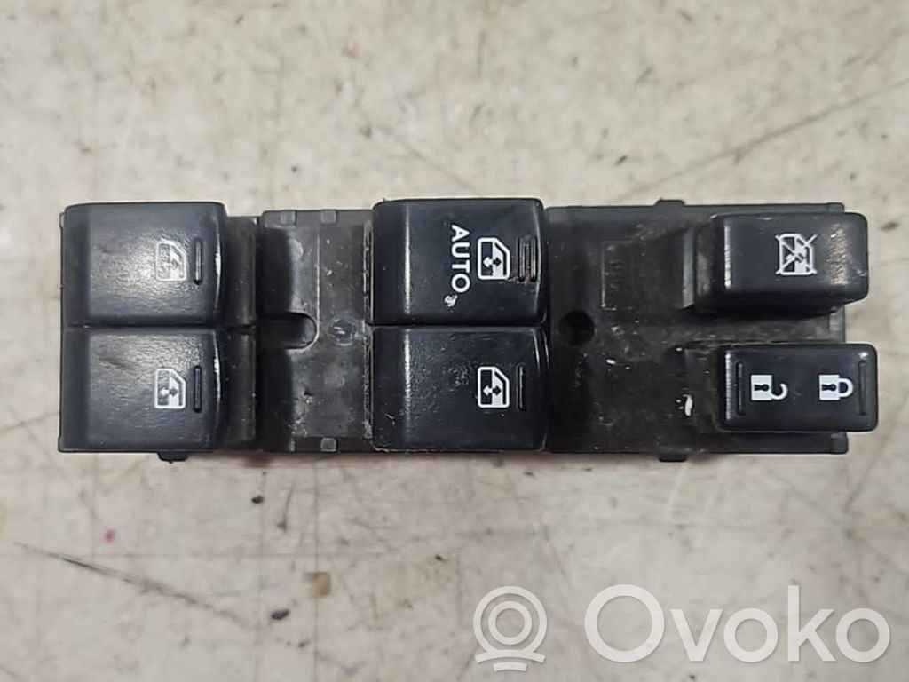 Subaru Forester SJ Electric window control switch 