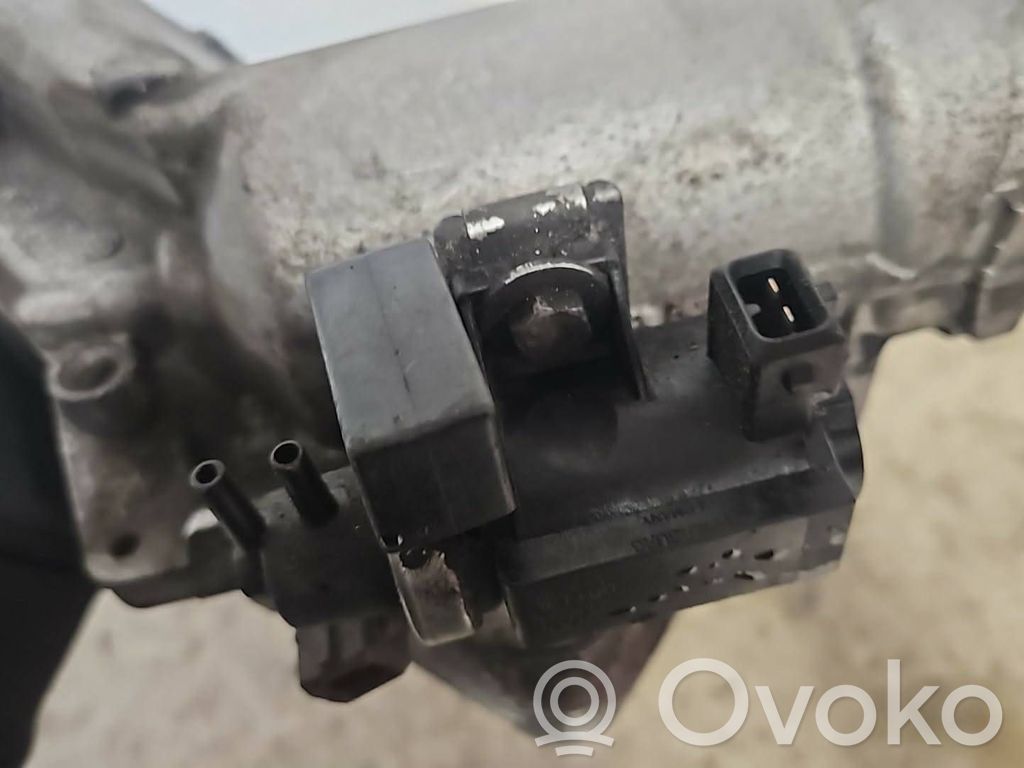 BMW X3 E83 Oil filter mounting bracket 