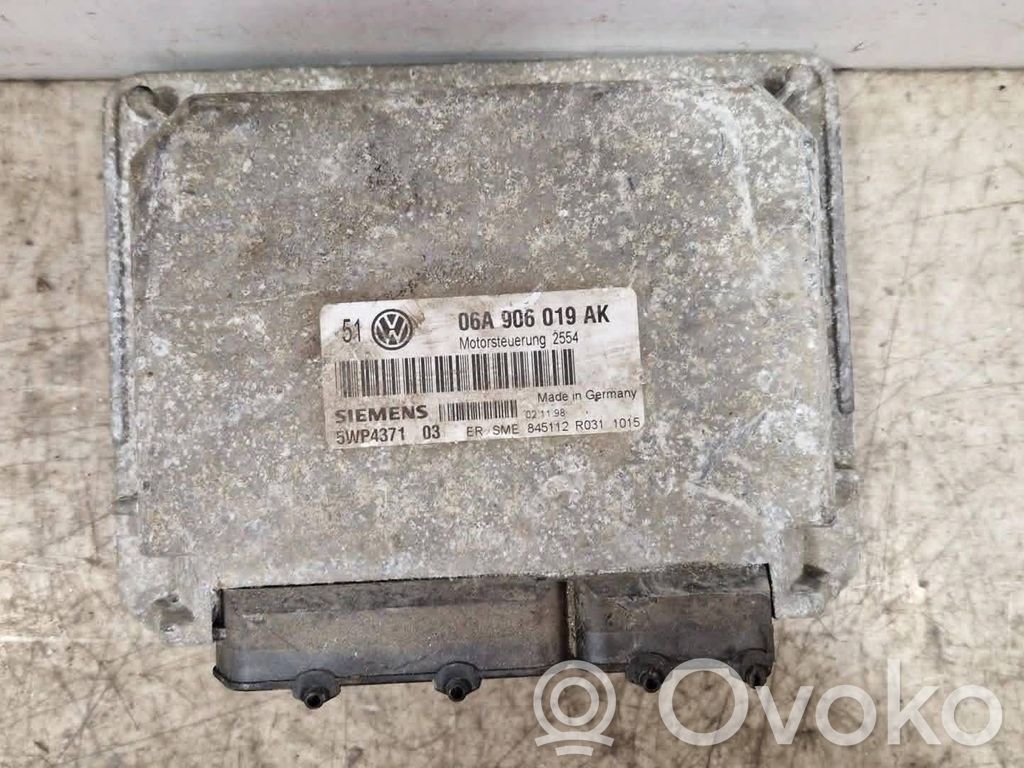 Volkswagen Polo IV 9N3 Engine control unit/module 