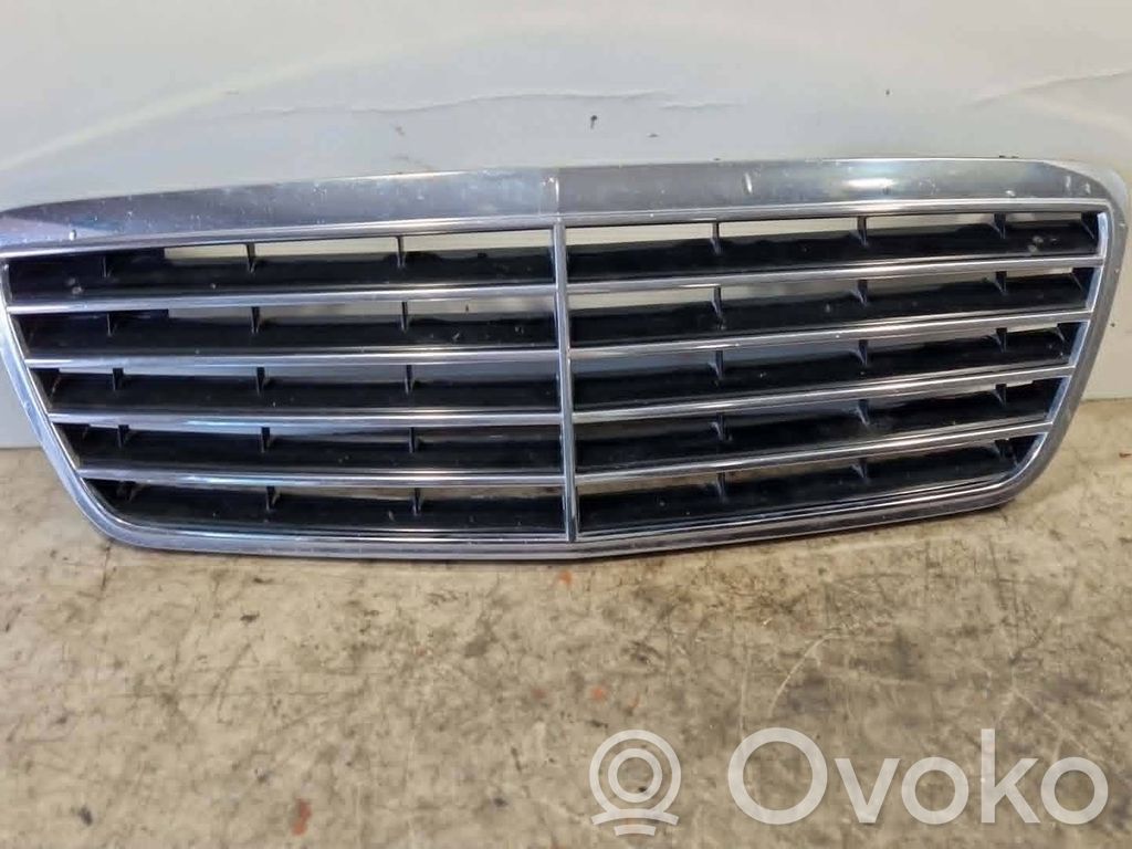 Mercedes-Benz E W210 Grilă față 