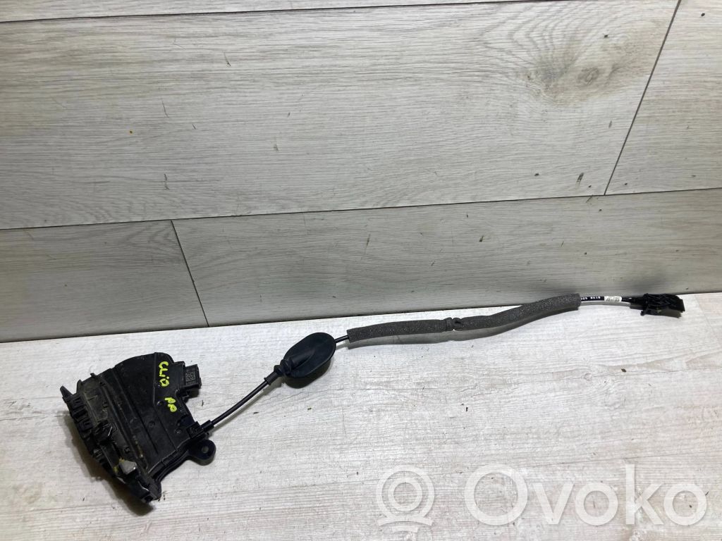 Renault Clio V Priekšpusē slēdzene 