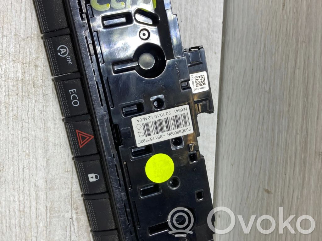 Renault Clio V A set of switches 