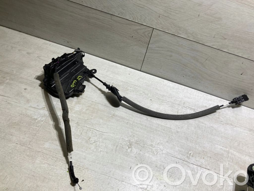 Renault Clio V Galinių durų spyna 