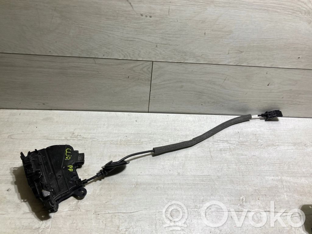 Renault Clio V Priekšpusē slēdzene 