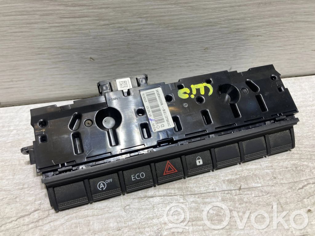 Renault Clio V Hazard light switch 